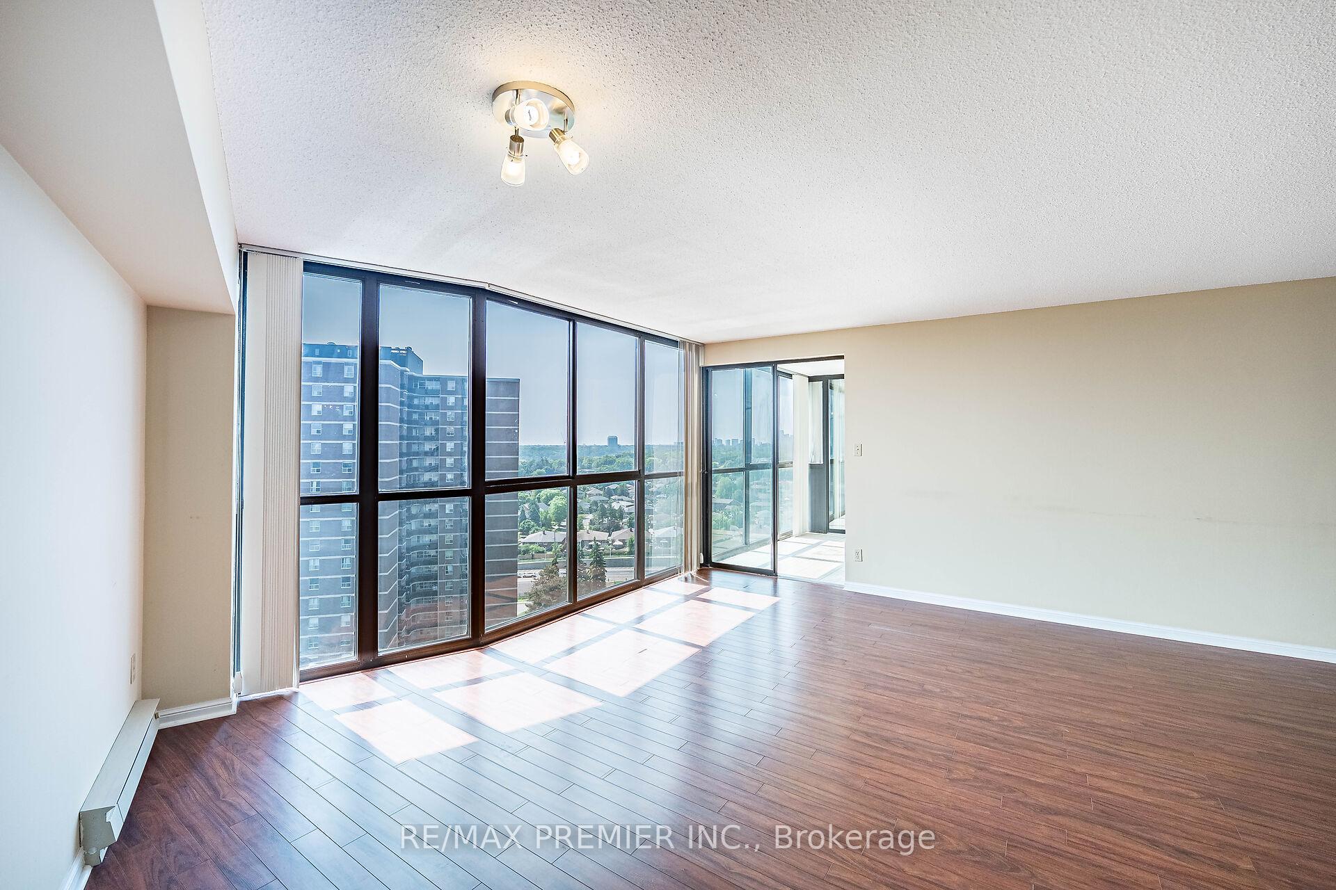 3 Bedrooms Condo at 40 Richview, Toronto For sale