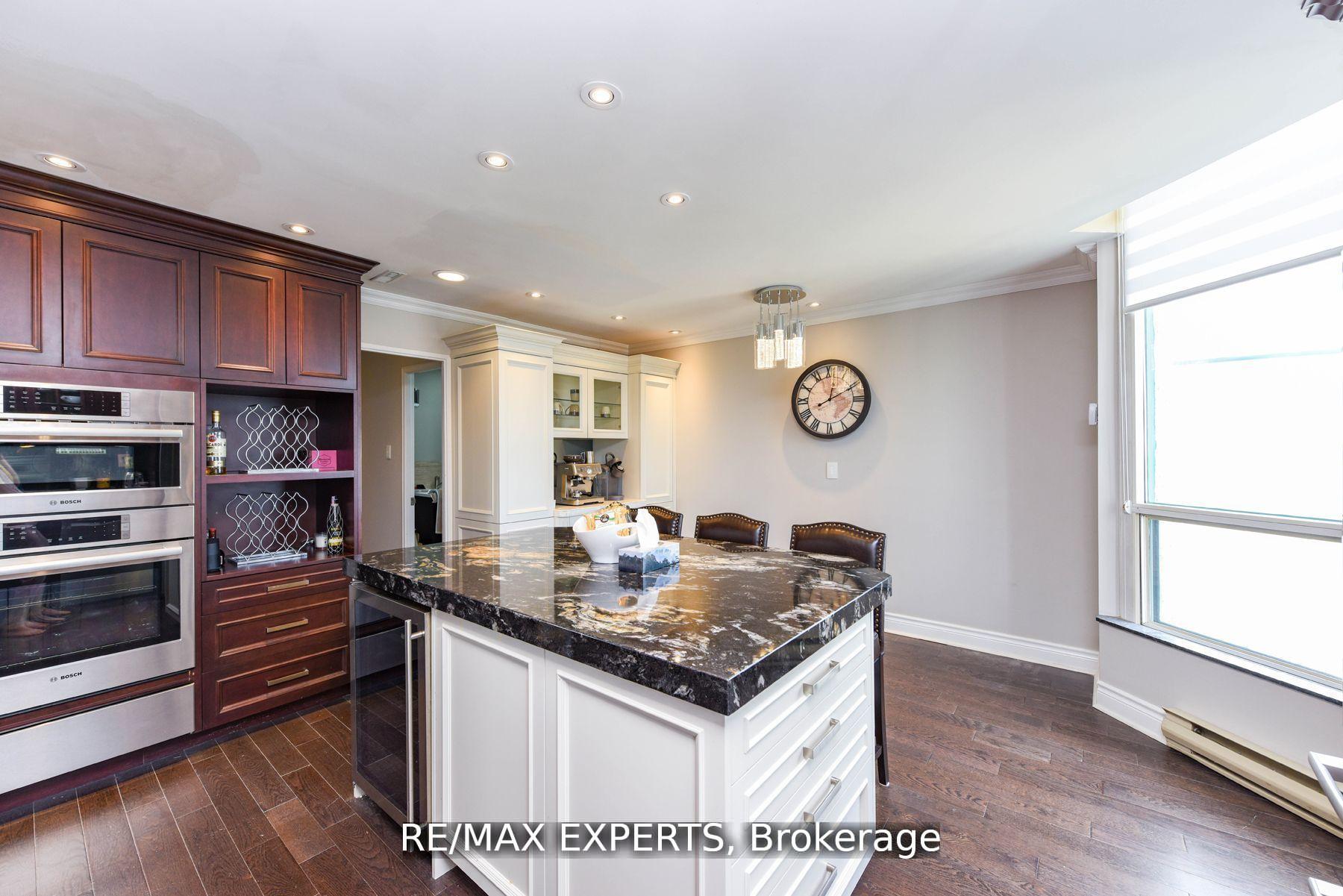 3 Bedrooms Condo at 4460 Tucana, Mississauga For sale