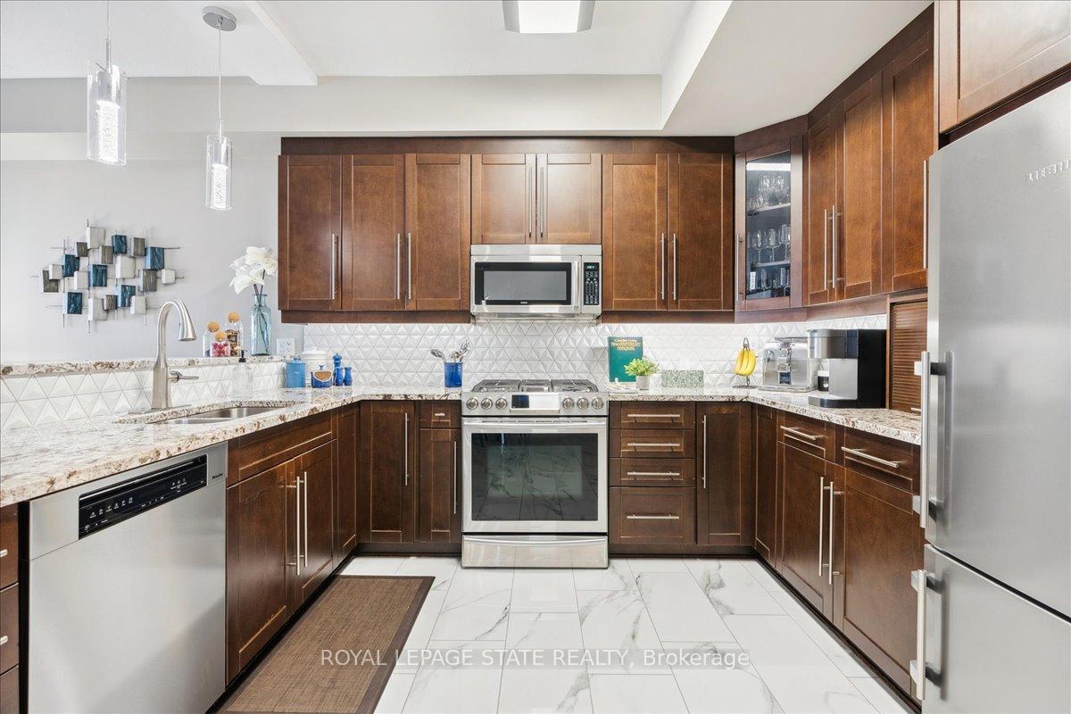 2 Bedrooms Condo at 484 Millen,  Hamilton For sale