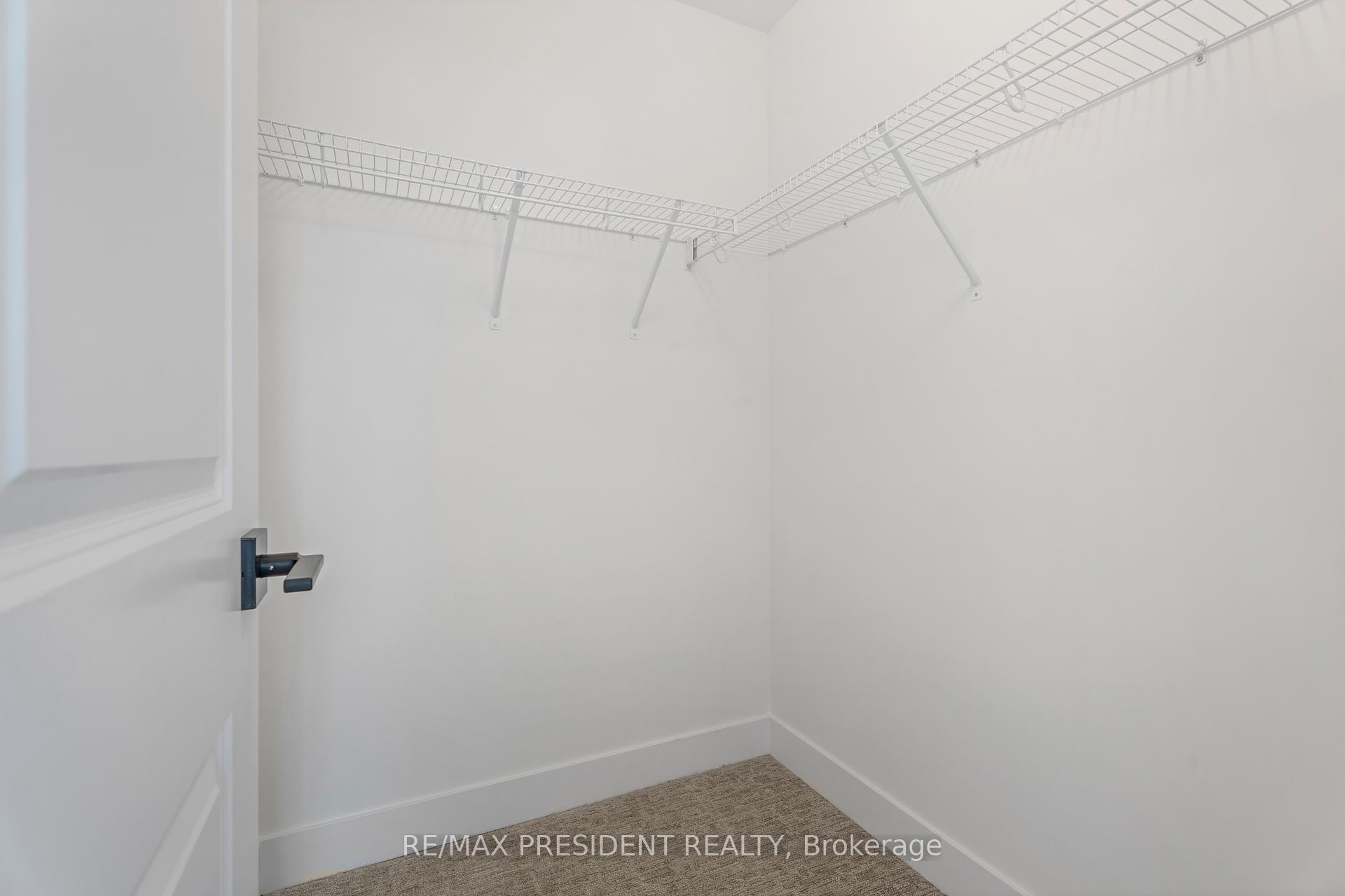 3 Bedrooms Condo at 2273 Turnberry, Burlington For sale