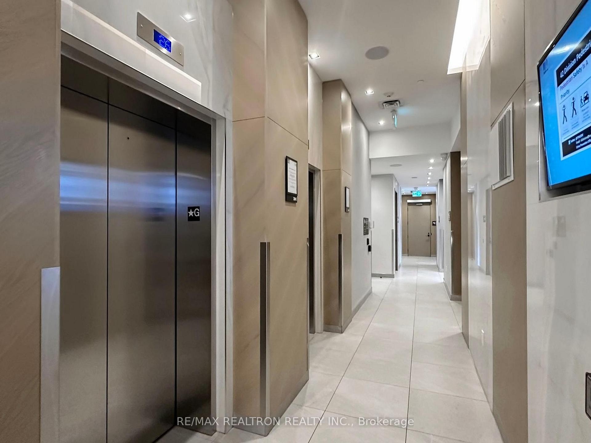 2 Bedrooms Condo at 225 Village Green, Toronto For sale