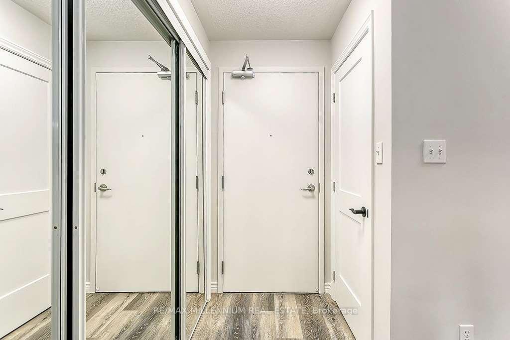 Condo at 5150 Winston Churchill, Mississauga For sale