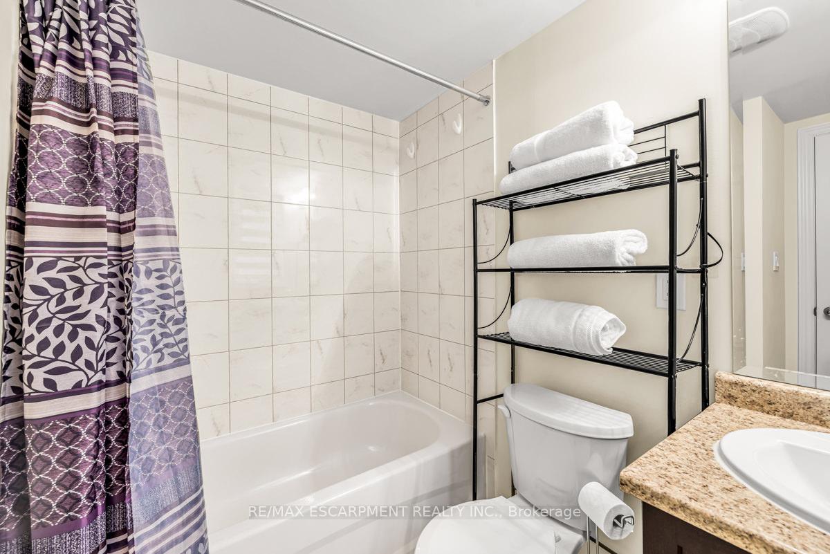2 Bedrooms Condo at 383 Dundas,  Hamilton For sale