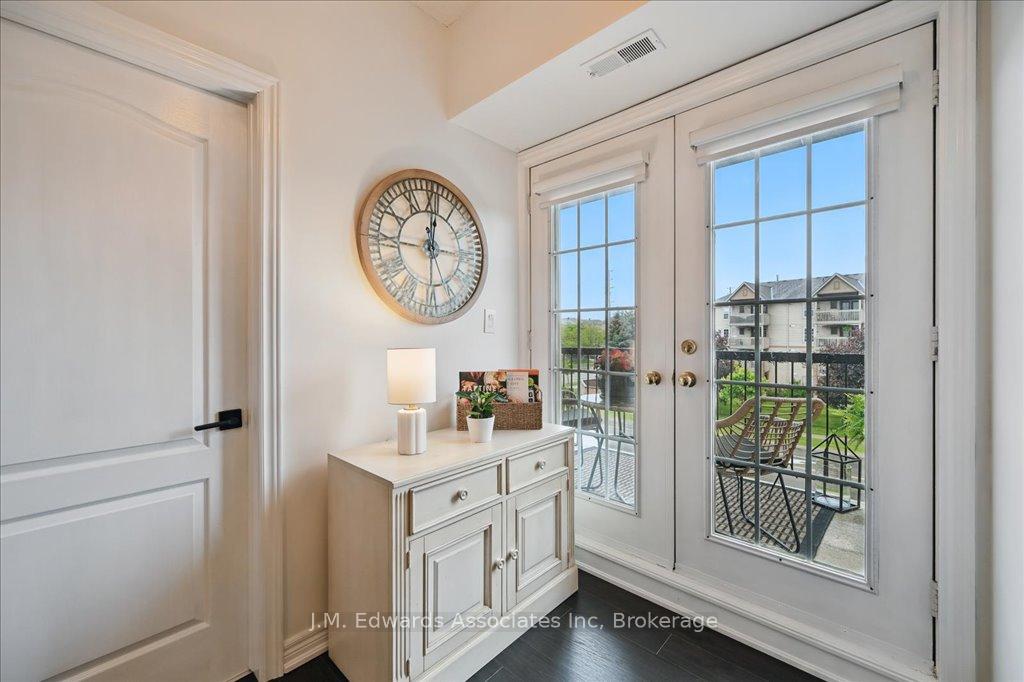 2 Bedrooms Condo at 4006 Kilmer, Burlington For sale