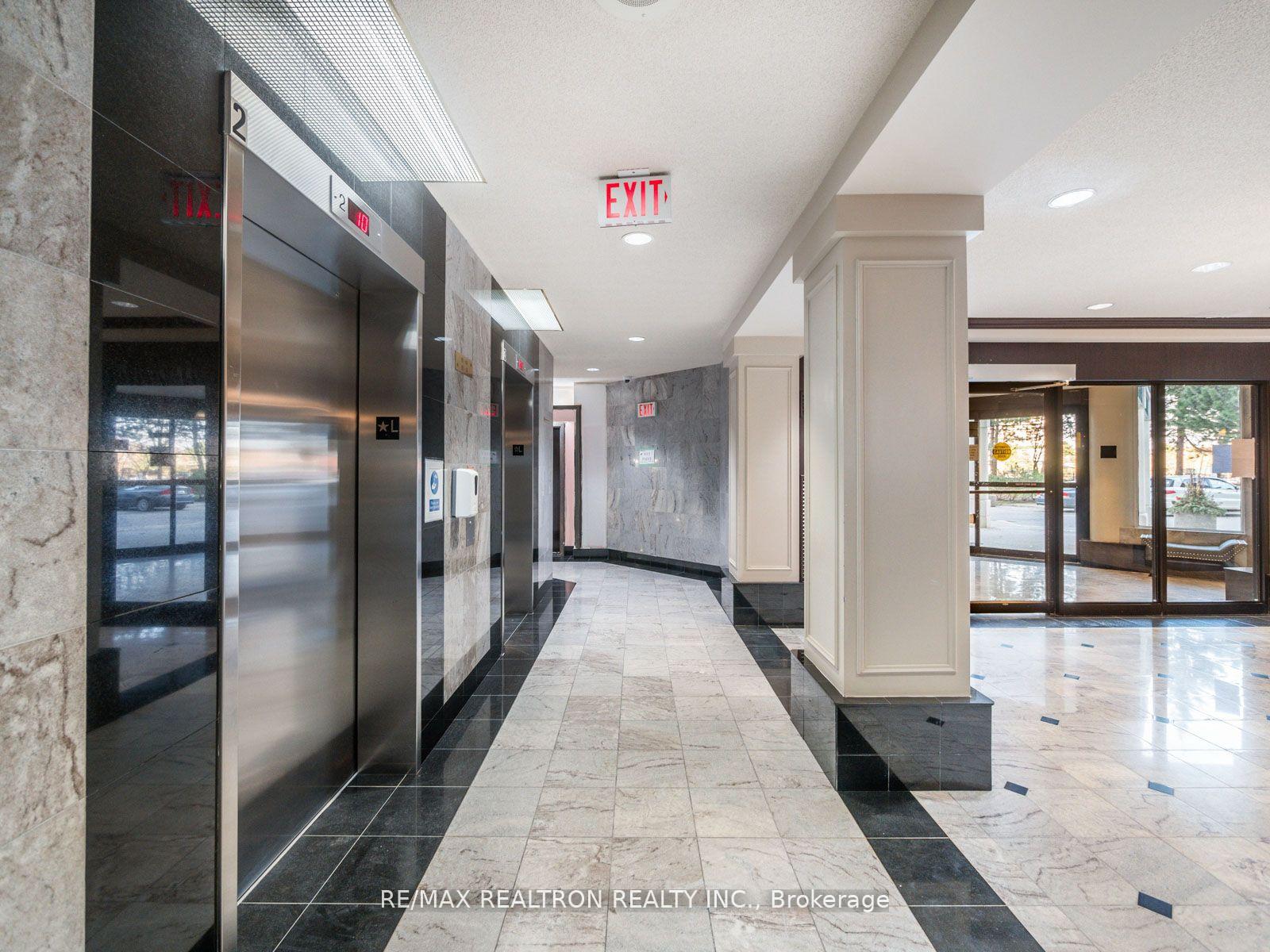 2 Bedrooms Condo at 110 Promenade, Vaughan For sale