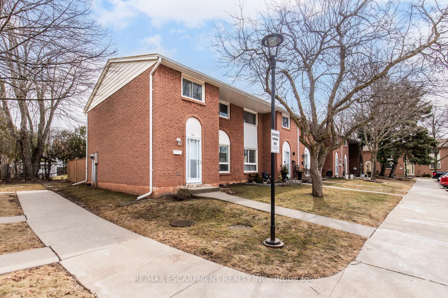 3 Bedrooms Condo at 150 Gateshead, Hamilton For sale