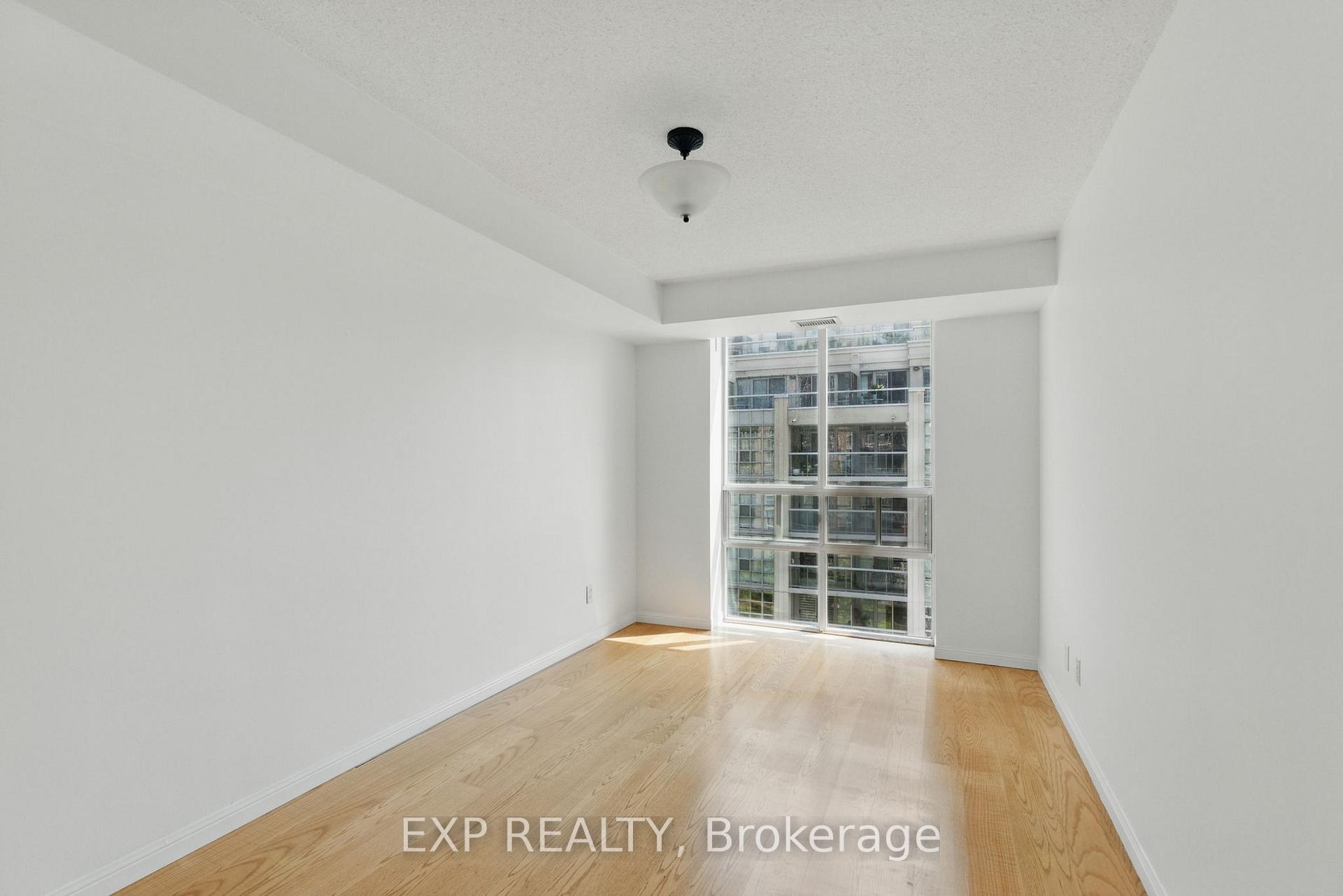 2 Bedrooms Condo at 18 Stafford, Toronto For sale