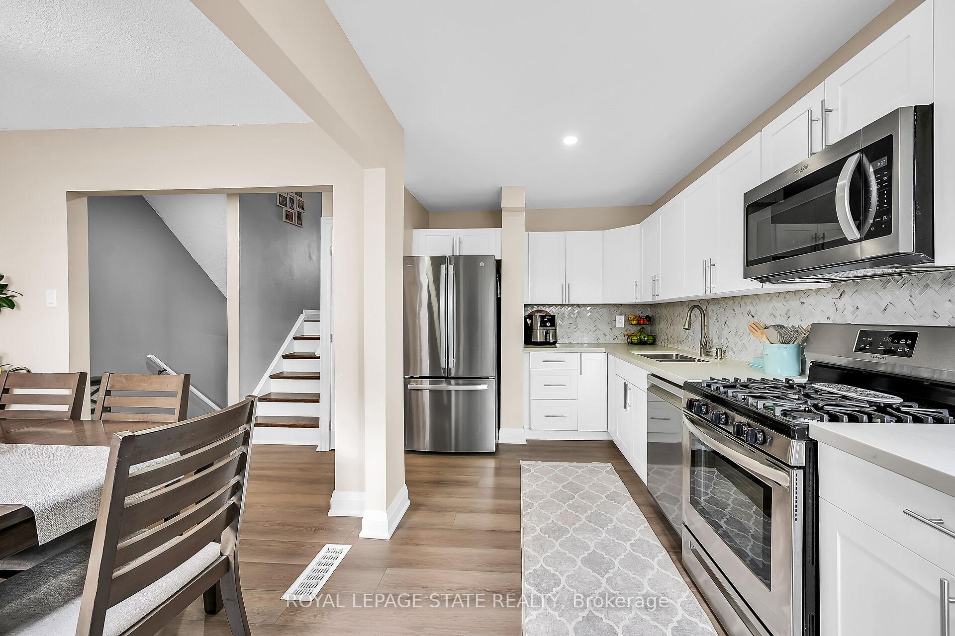 3 Bedrooms Condo at 444 Stone Church, Hamilton For sale