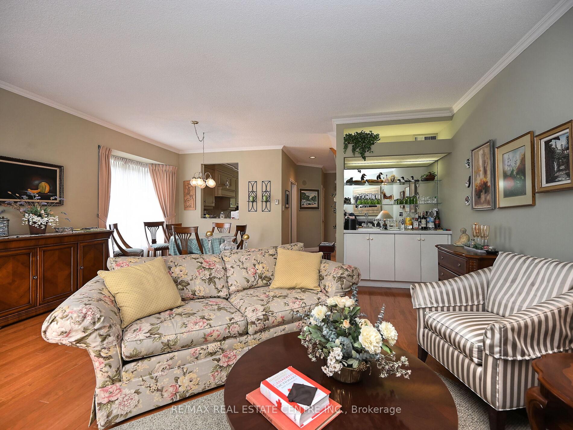 3 Bedrooms Condo at 3587 Kariya, Mississauga For sale