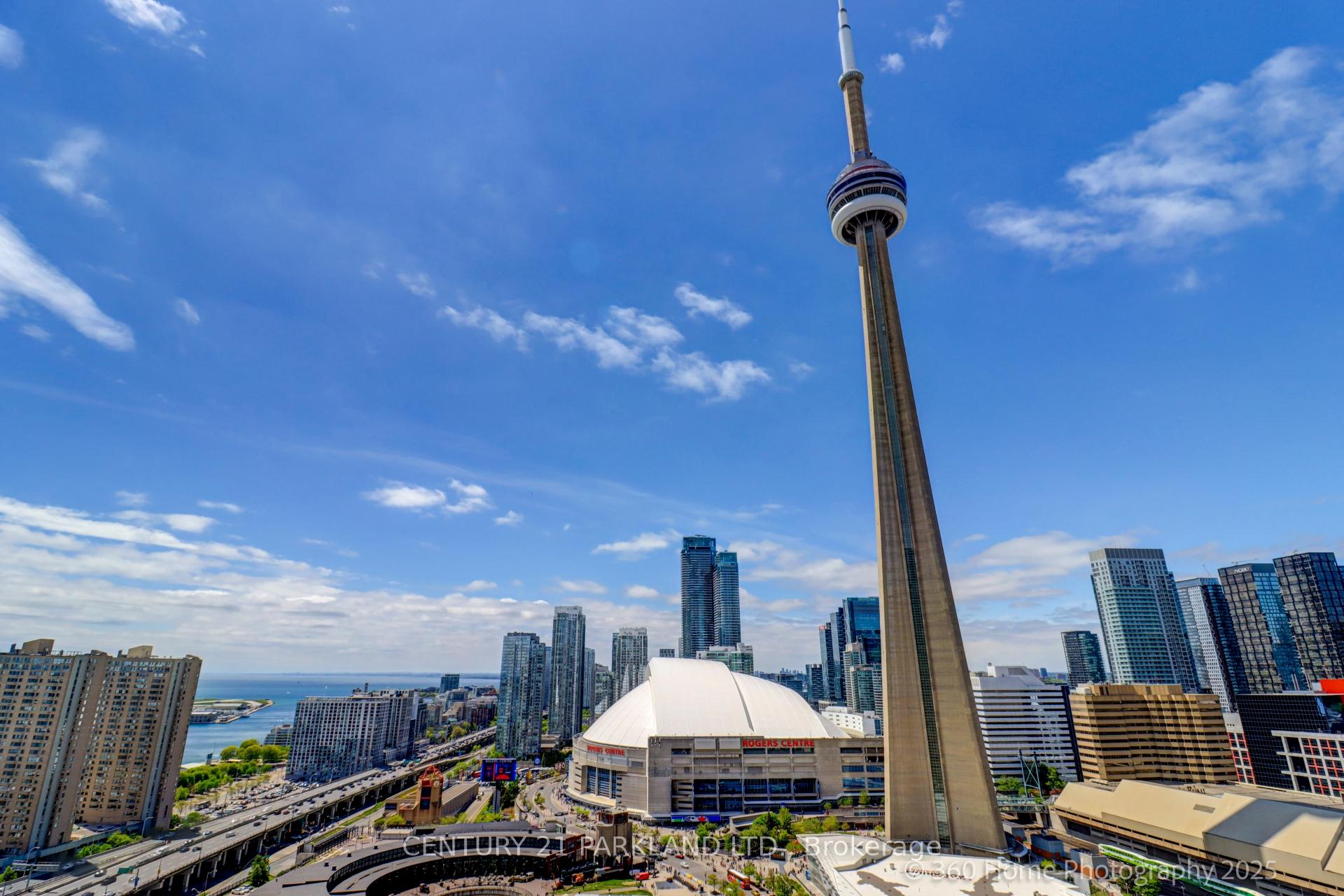2 Bedrooms Condo at 30 Grand Trunk, Toronto For sale