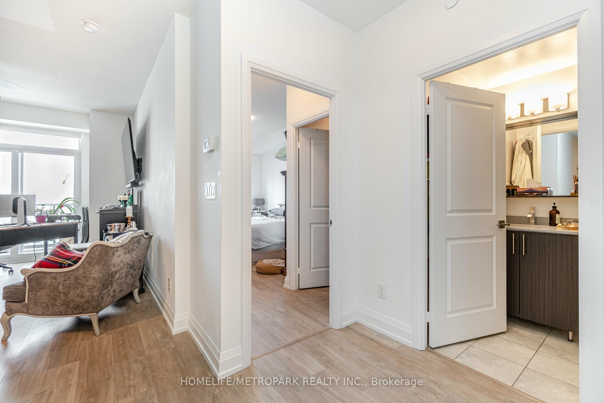2 Bedrooms Condo at 3600 Highway 7,  Vaughan For sale