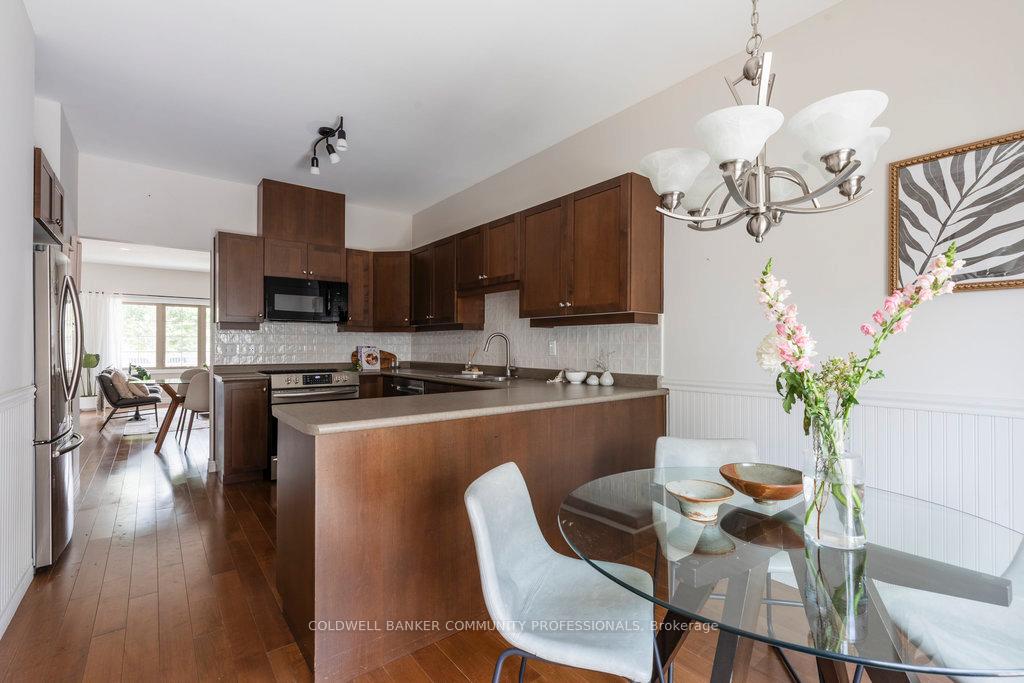 2 Bedrooms Condo at 130 Southbrook, Hamilton For sale