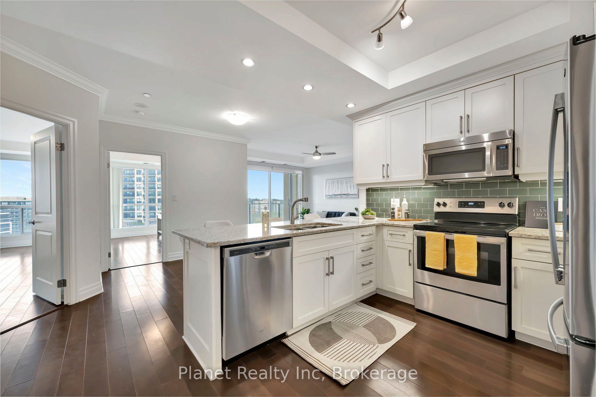 160 Macdonell Street, #906