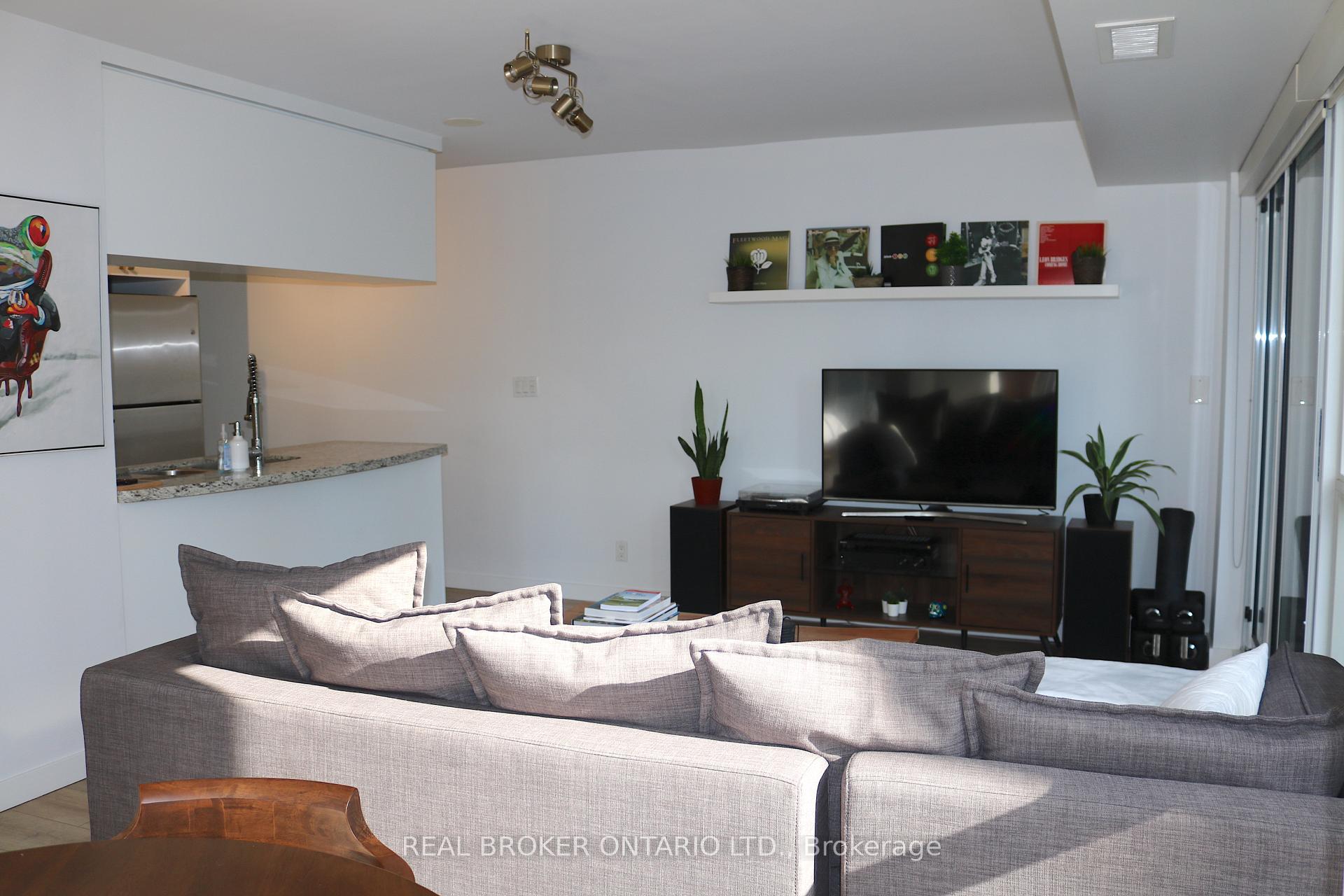 2 Bedrooms Condo at 1005 King, Toronto For sale