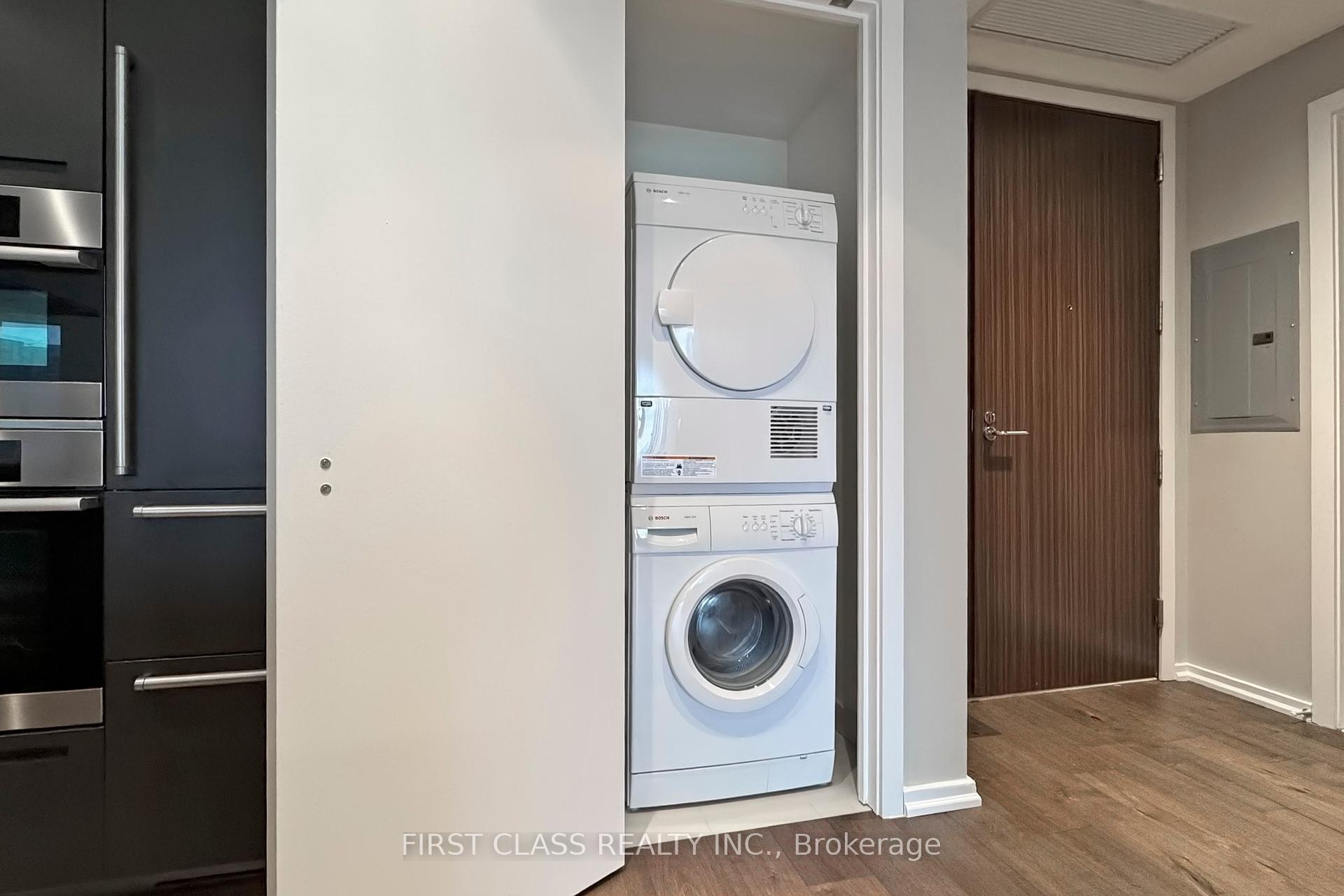 1 Bedroom Condo at 180 University, Toronto For sale
