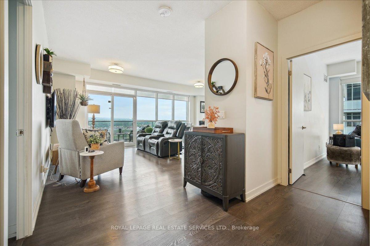 2 Bedrooms Condo at 2081 Fairview, Burlington For sale