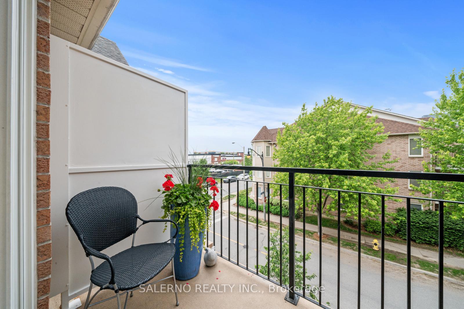 3 Bedrooms Condo at 128 Aerodrome, Toronto For sale