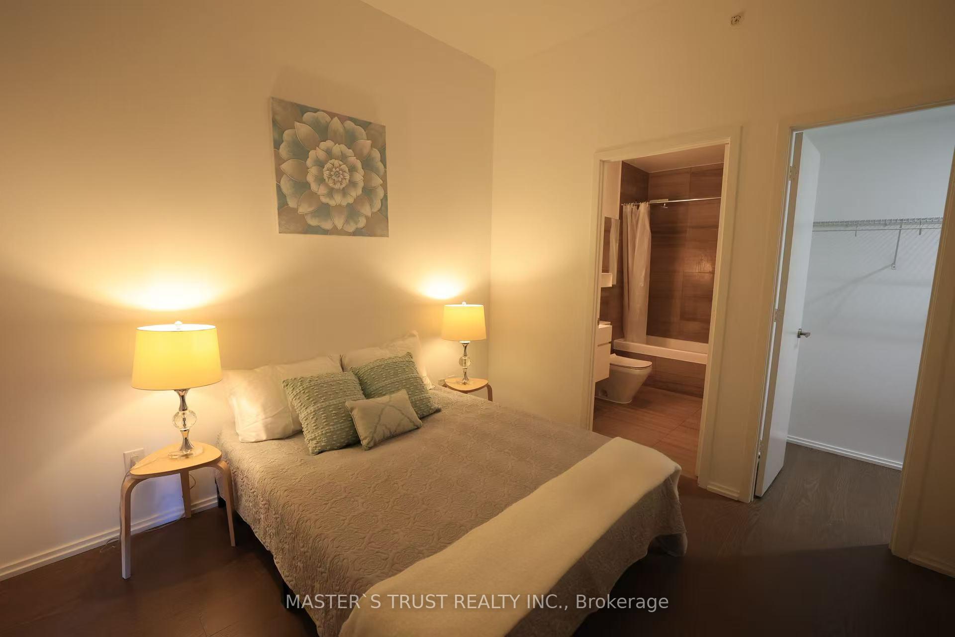 2 Bedrooms Condo at 45 Charles, Toronto For sale