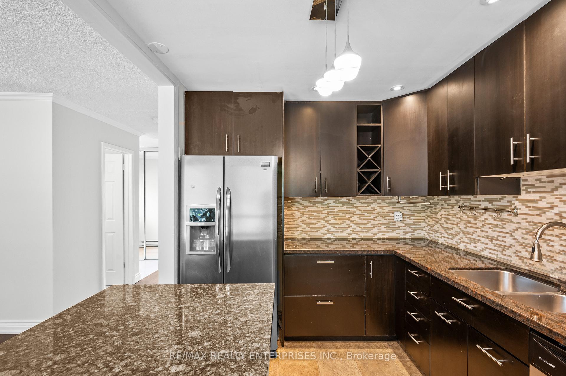 4 Bedrooms Condo at 6540 Falconer, Mississauga For sale