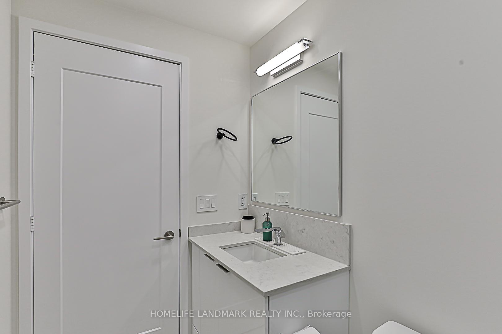 3 Bedrooms Condo at 28 Freeland, Toronto For sale