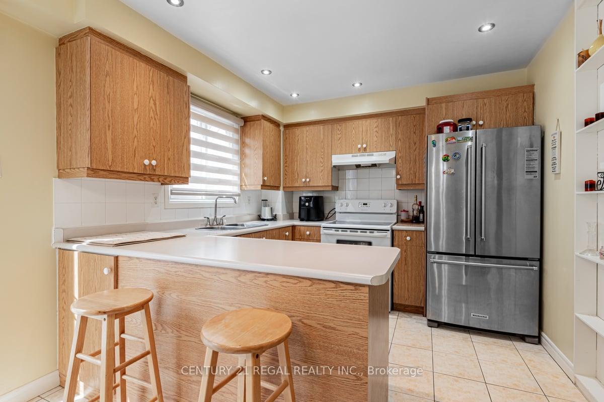 3 Bedrooms Condo at 2359 Birchmount, Toronto For sale