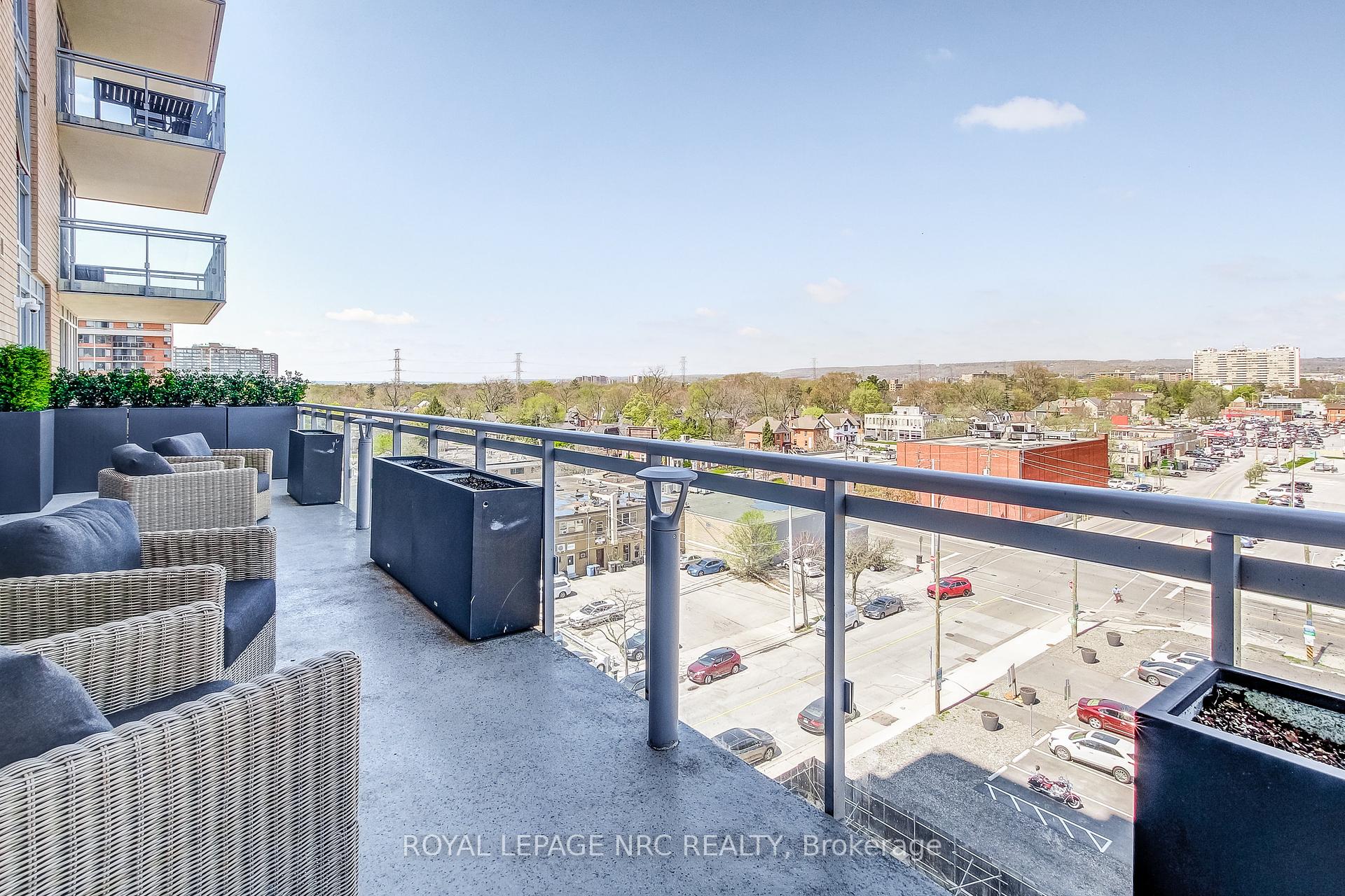 2 Bedrooms Condo at 2025 Maria, Burlington For sale
