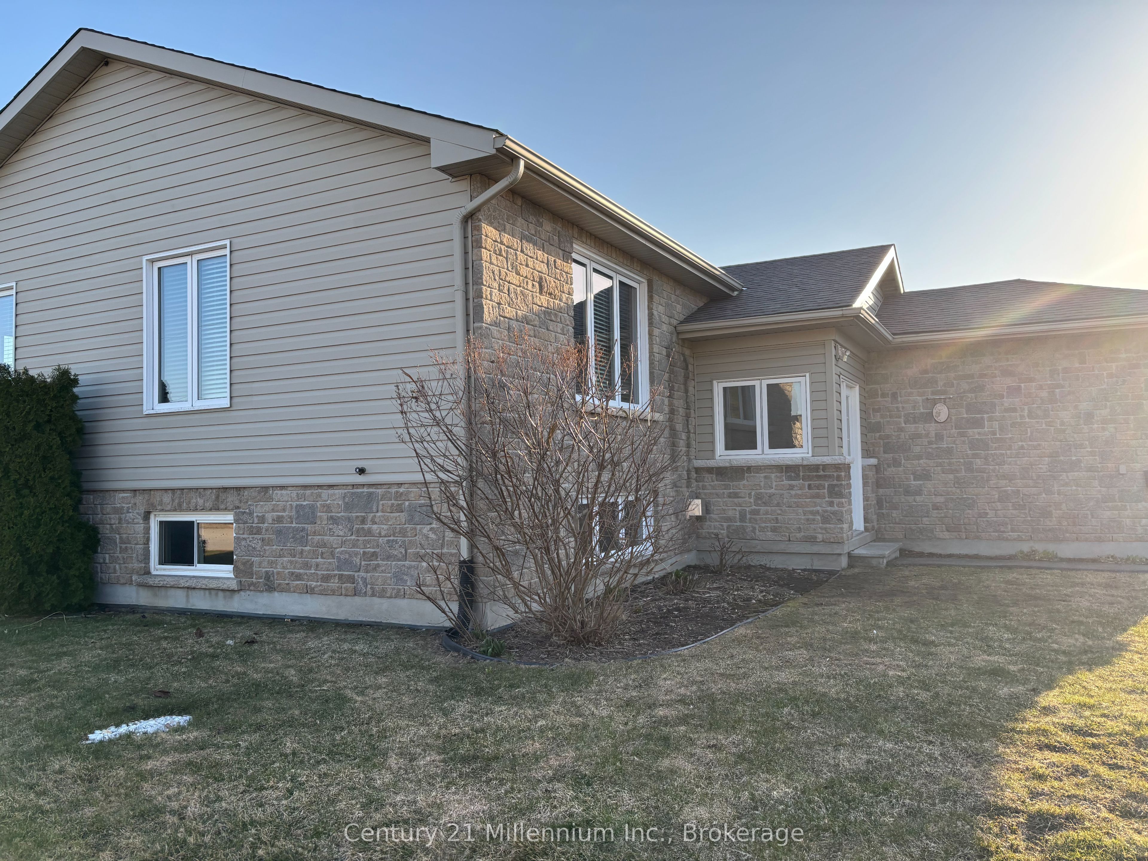2 St Andrews Drive, Meaford, ON N4L 0A2