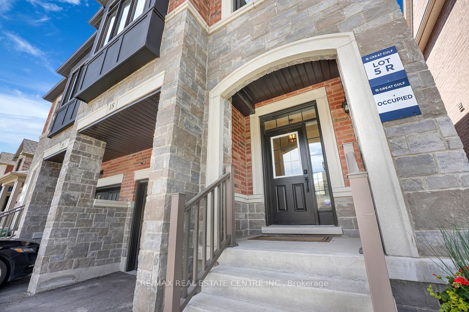 18 Quinton Ridge, Brampton, ON L6Y 6J4