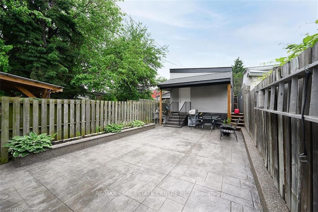 161 Oak Avenue