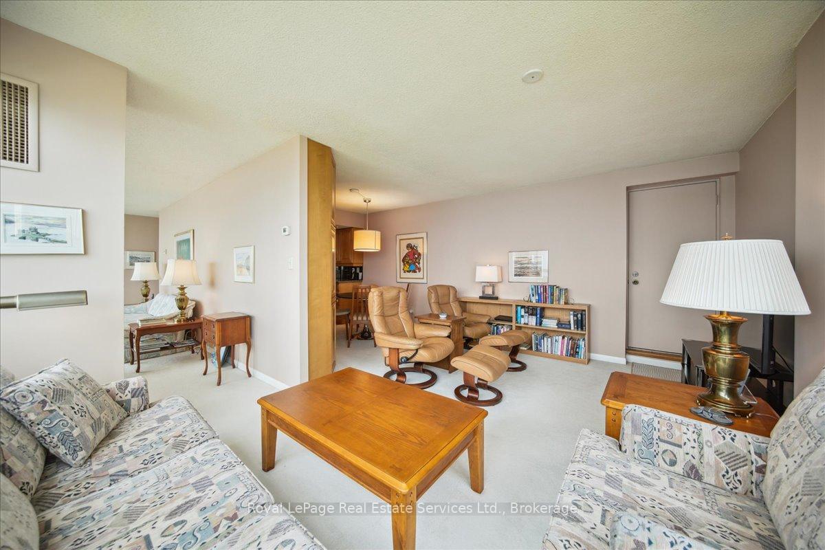 2 Bedrooms Condo at 2180 Marine, Oakville For sale