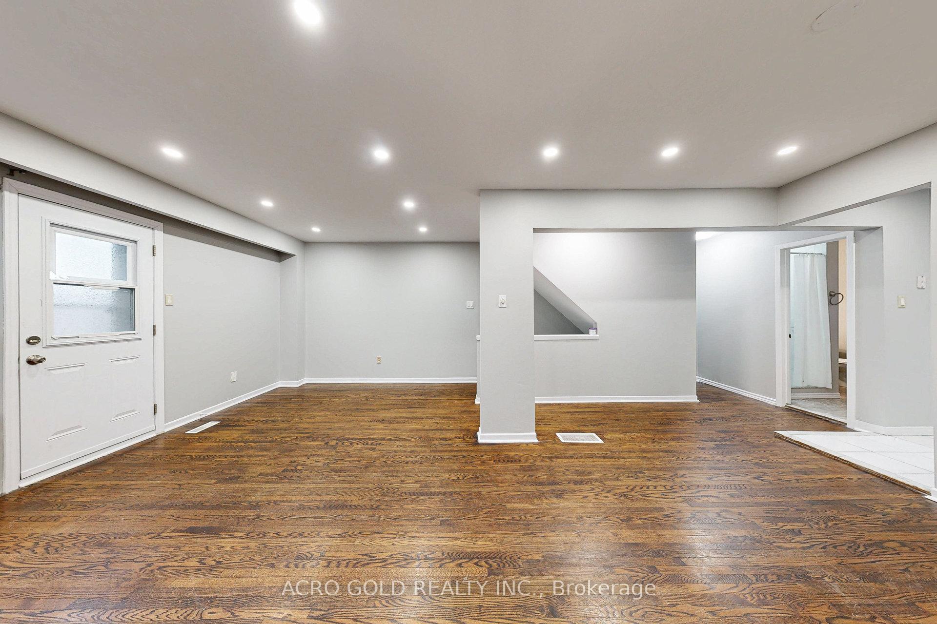 4 Bedrooms Condo at 441 Military,  Toronto For sale