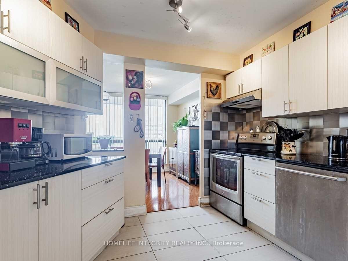3 Bedrooms Condo at 150 Neptune, Toronto For sale
