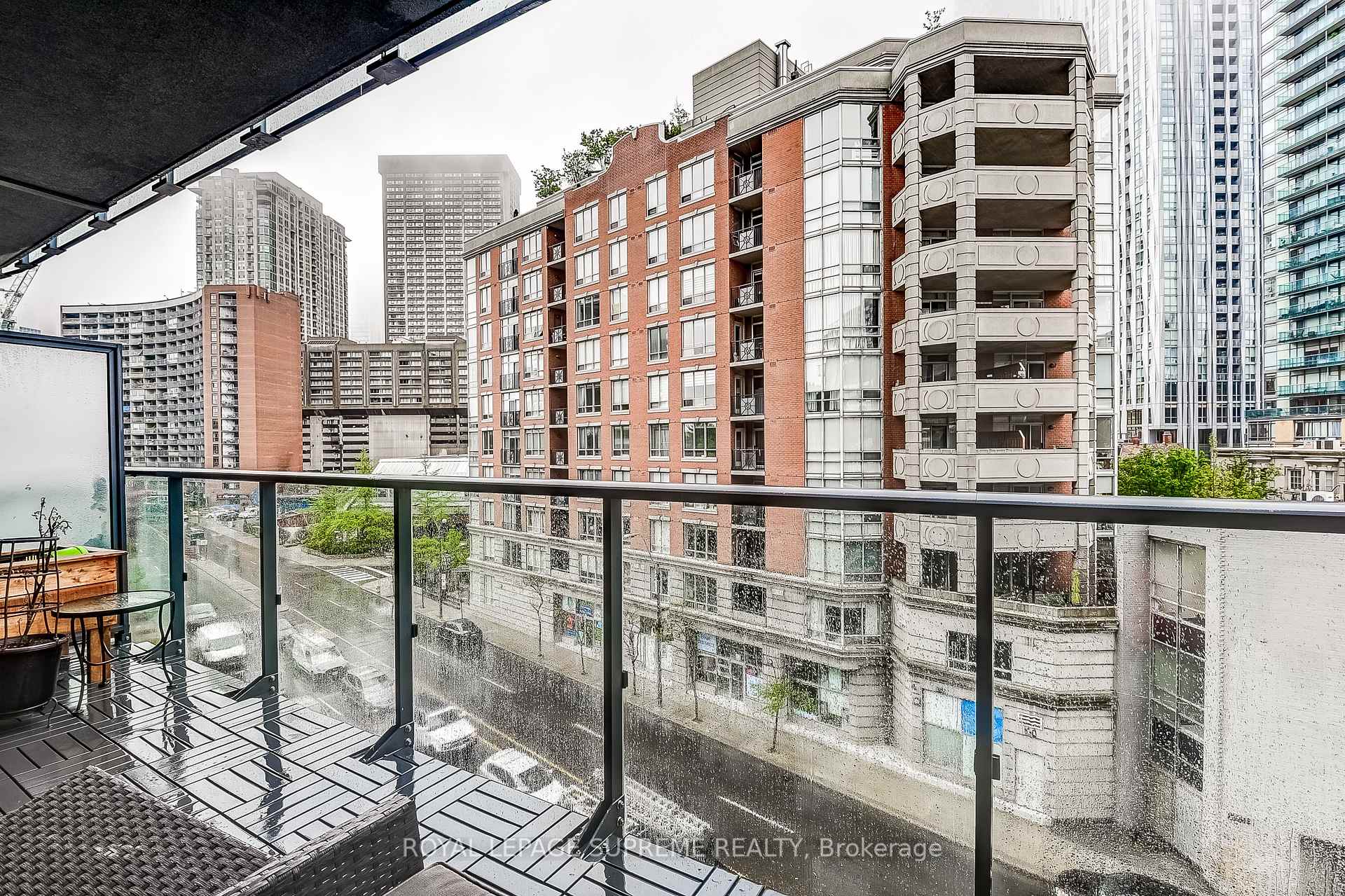 2 Bedrooms Condo at 825 Church, Toronto For sale