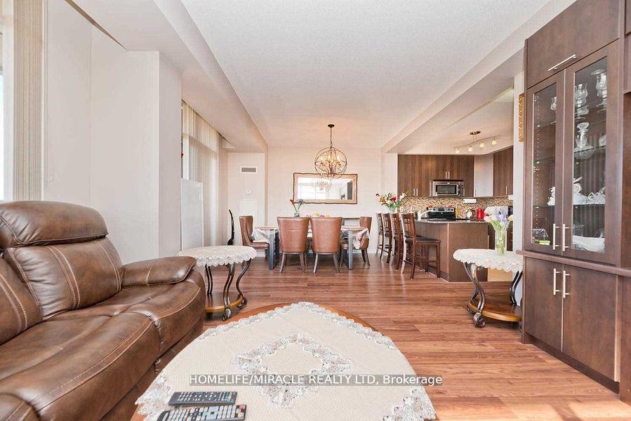 2 Bedrooms Condo at 9235 Jane, Vaughan For sale