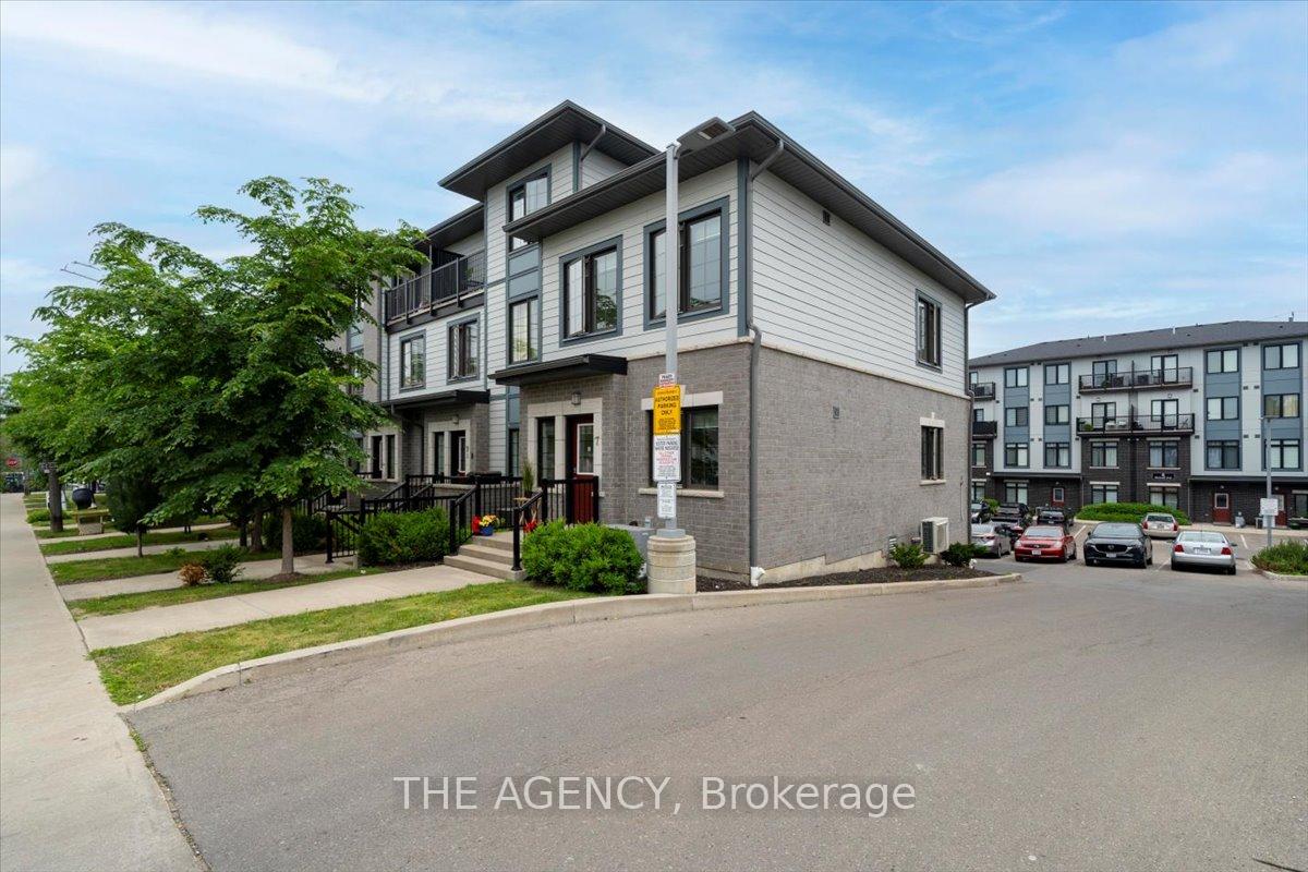 2 Bedrooms Condo at 7 Forbes, Toronto For sale