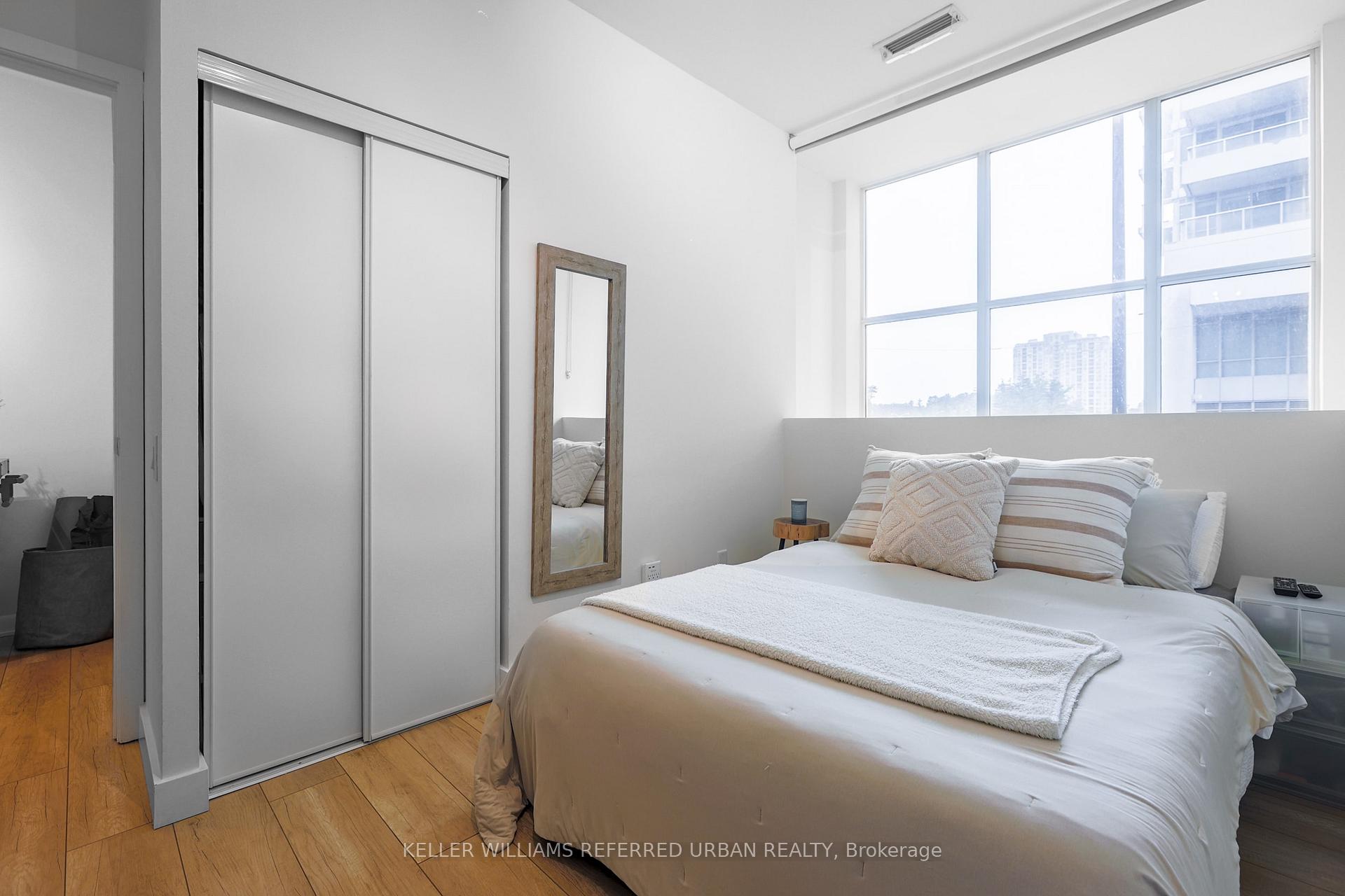 2 Bedrooms Condo at 19 Town Centre, Toronto For sale