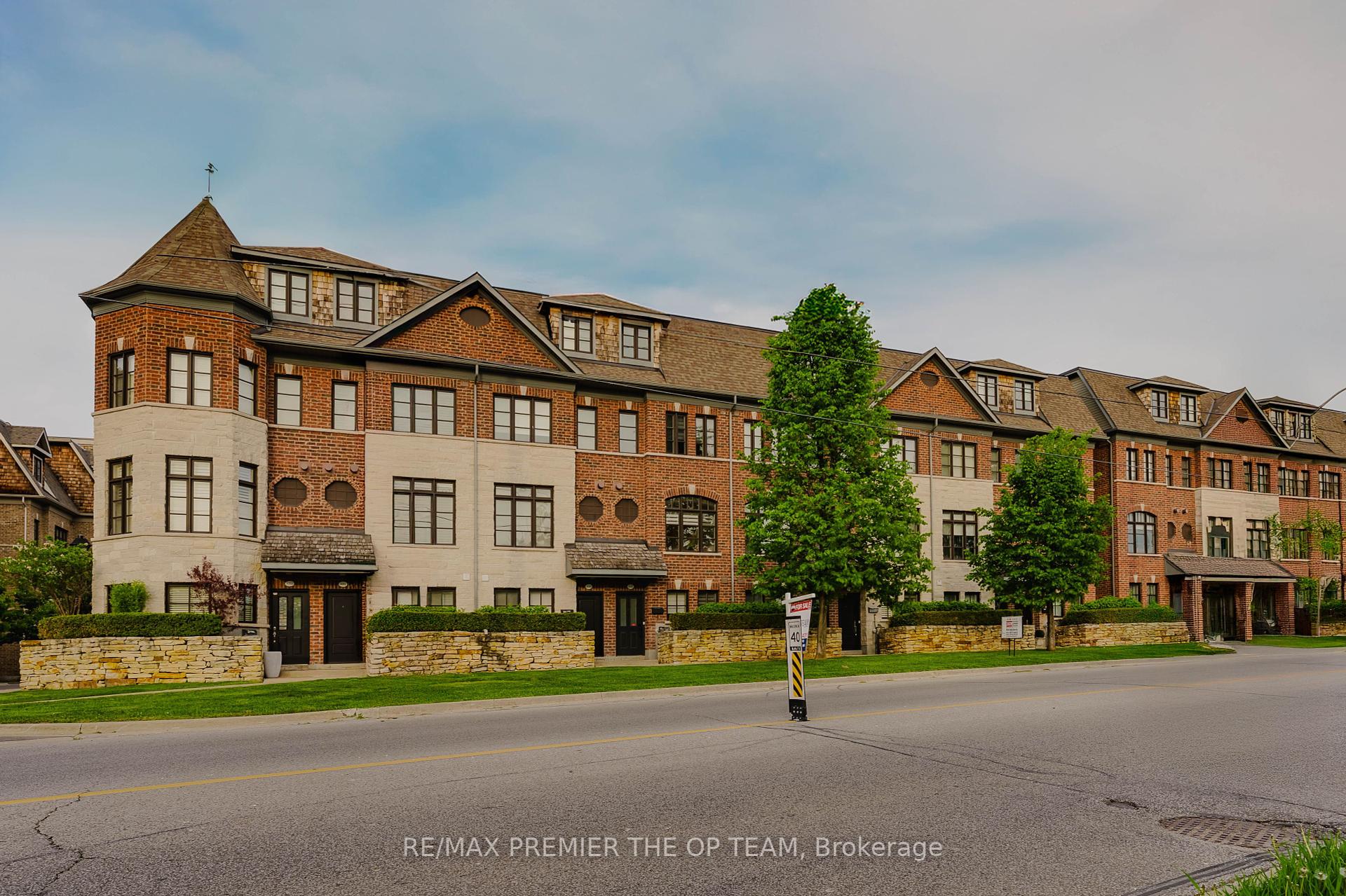 3 Bedrooms Condo at 8347 Kipling, Vaughan For sale