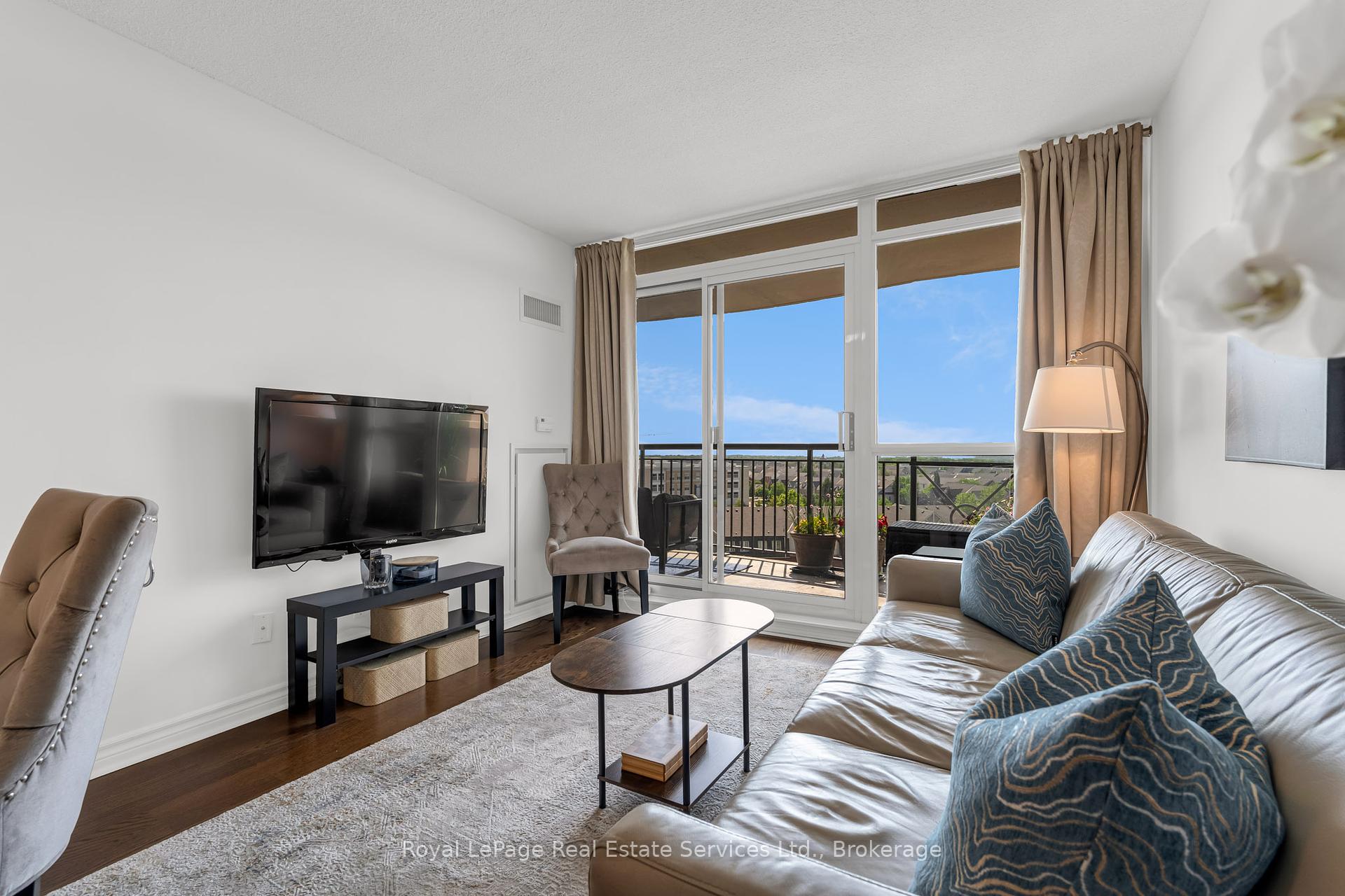 2 Bedrooms Condo at 2391 Central Park, Oakville For sale