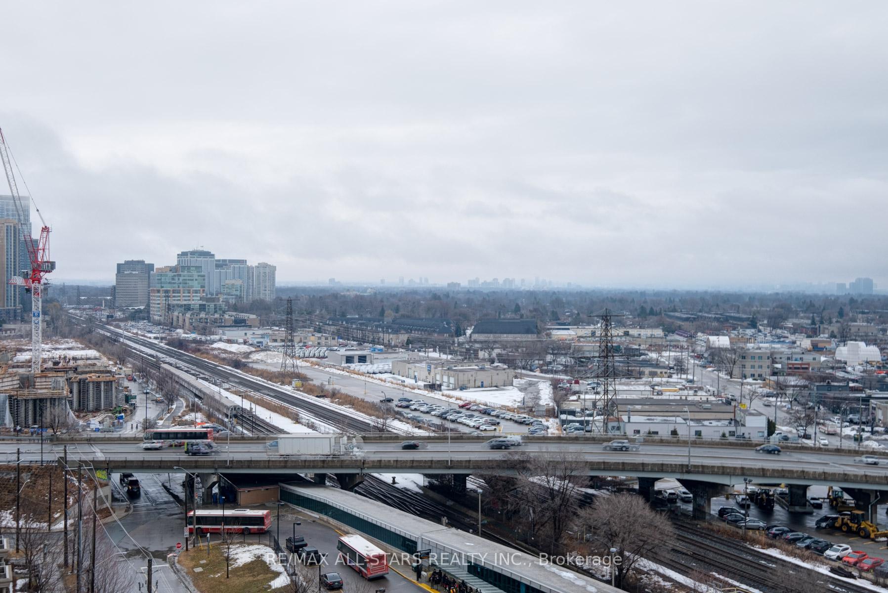 2 Bedrooms Condo at 35 Viking, Toronto For sale