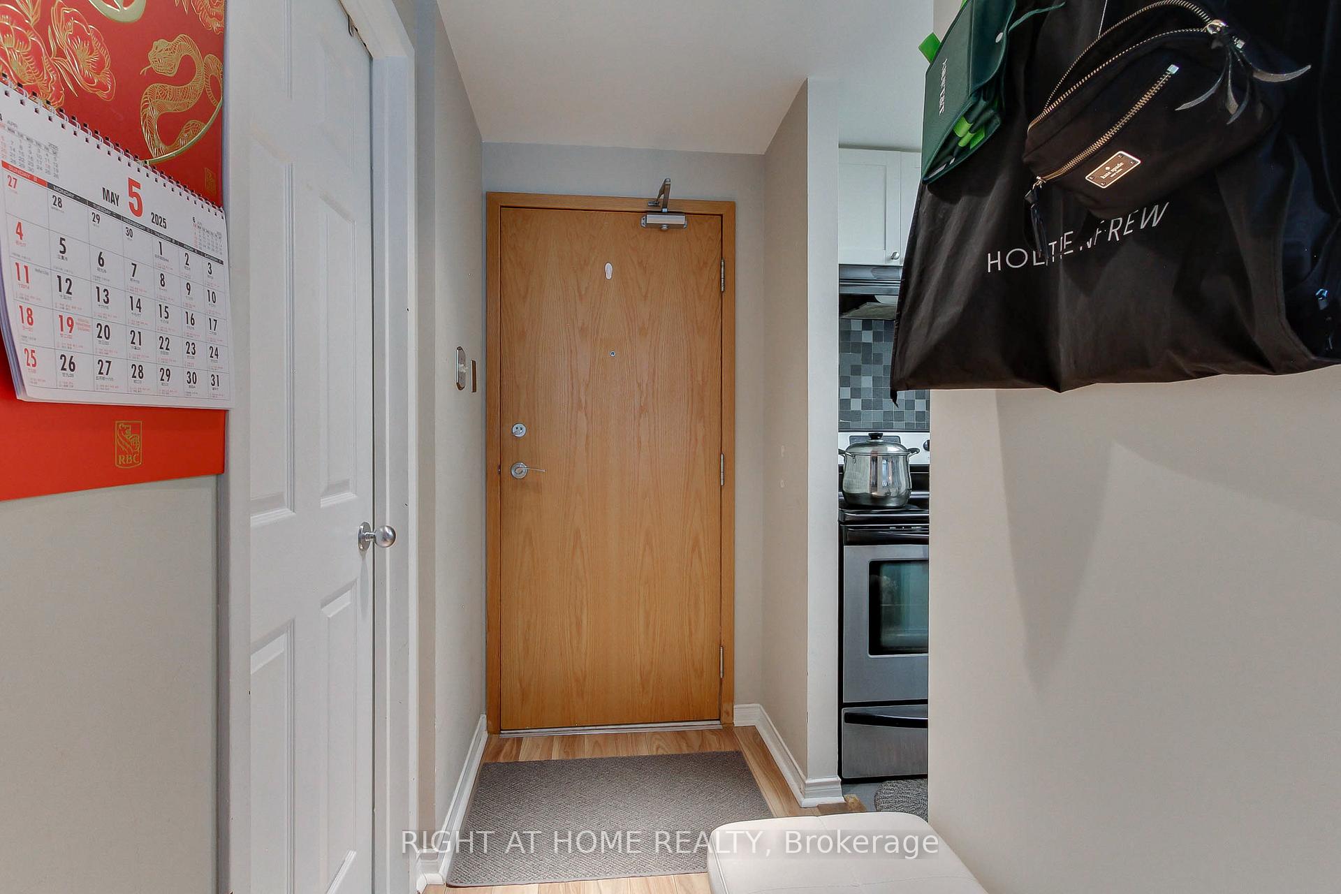 1 Bedroom Condo at 77 Harbour, Toronto For sale
