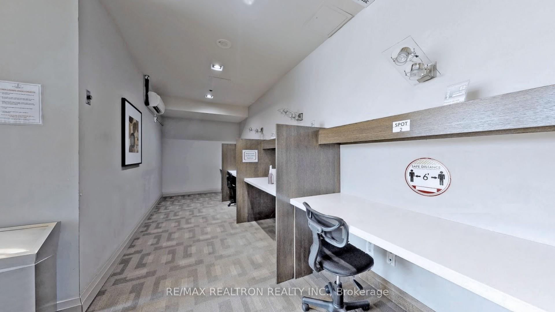 1 Bedroom Condo at 18 Harbour, Toronto For sale