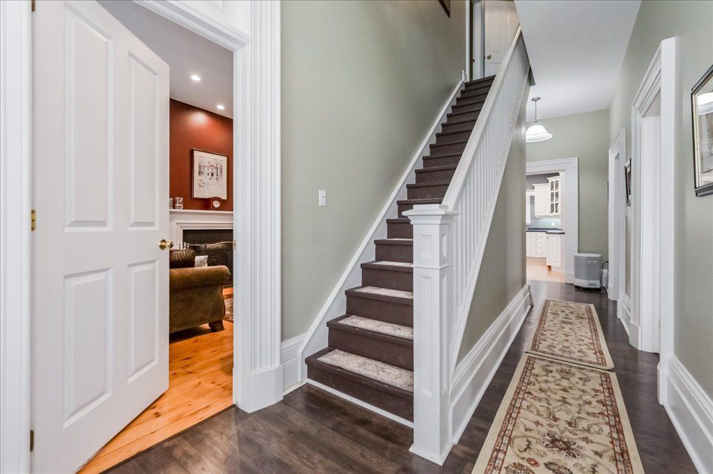 119 John Street W