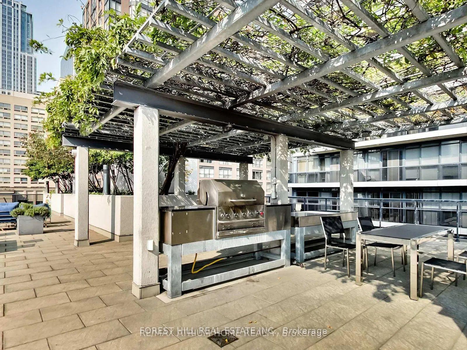 2 Bedrooms Condo at 8 Granby,  Toronto For sale