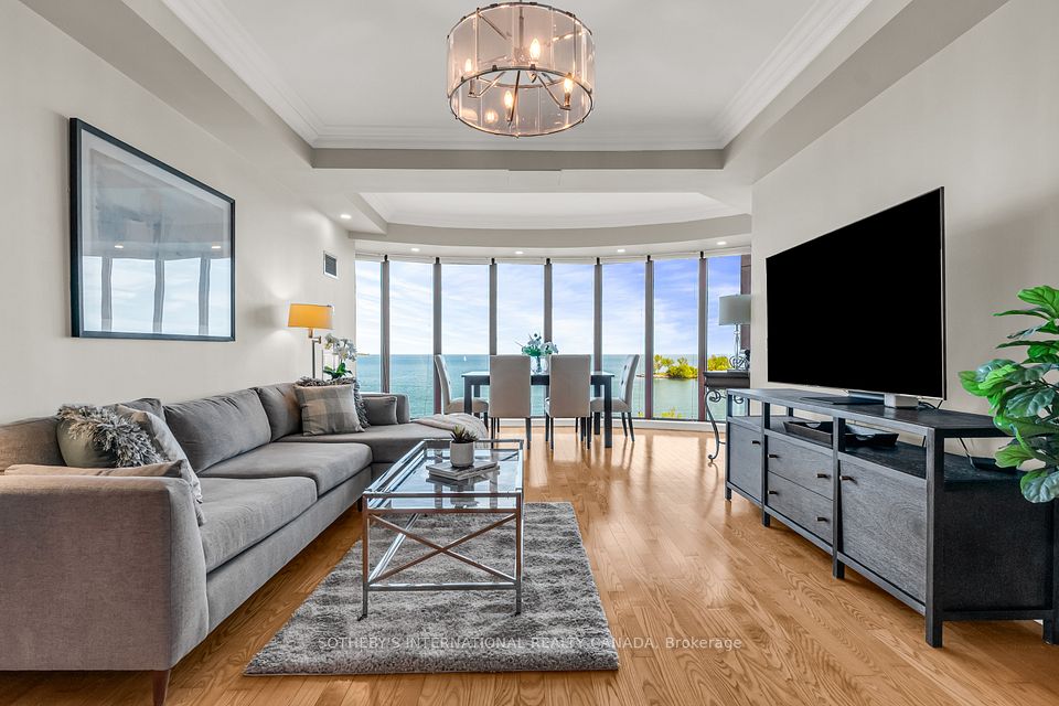 2095 Lake Shore