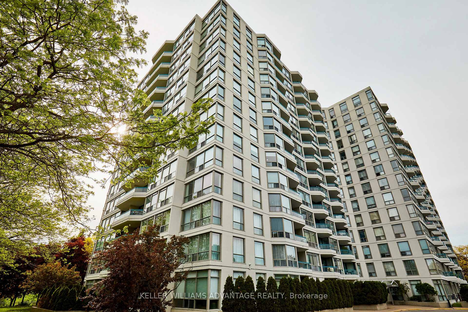 3 Bedrooms Condo at 4727 Sheppard, Toronto For sale