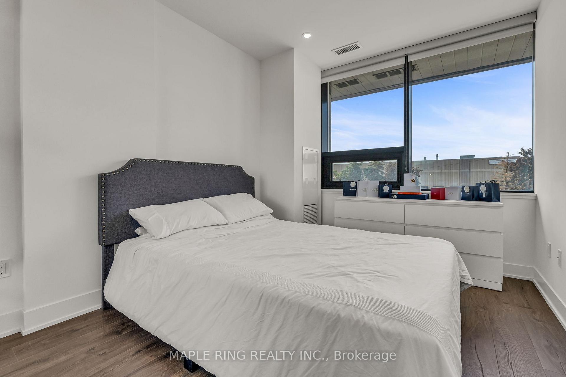 3 Bedrooms Condo at 2908 Highway 7, Vaughan For sale