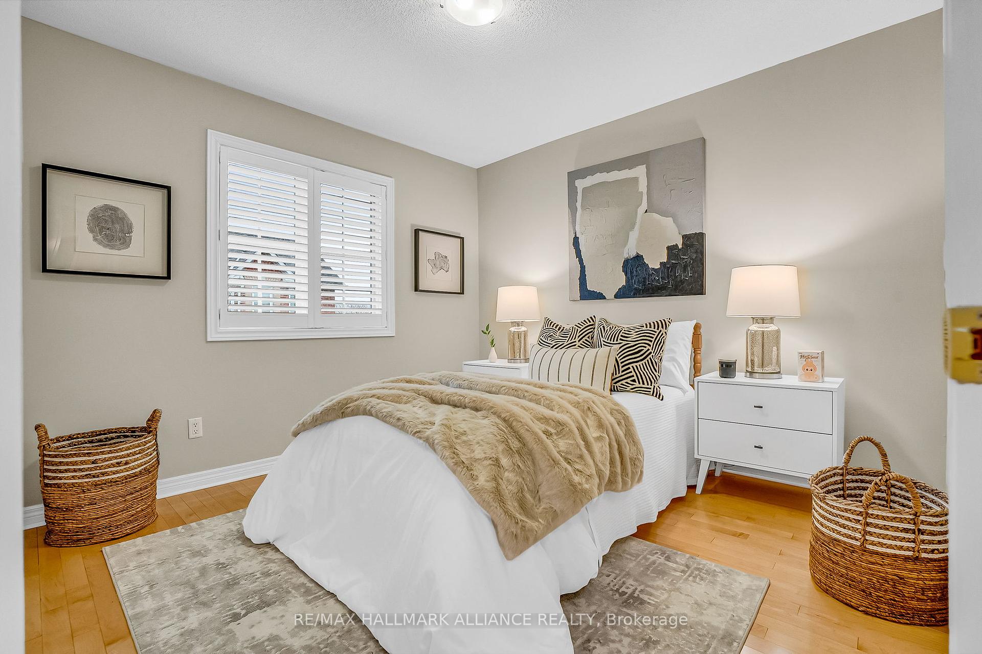 3 Bedrooms Condo at 5031 East Mill,  Mississauga For sale