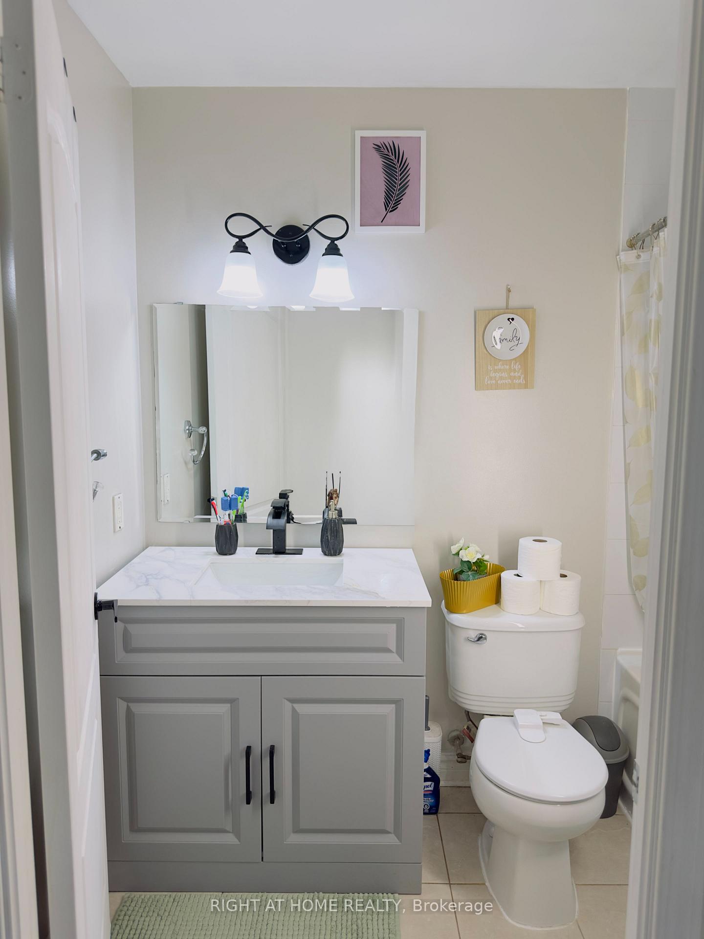 2 Bedrooms Condo at 4090 Living Arts, Mississauga For sale