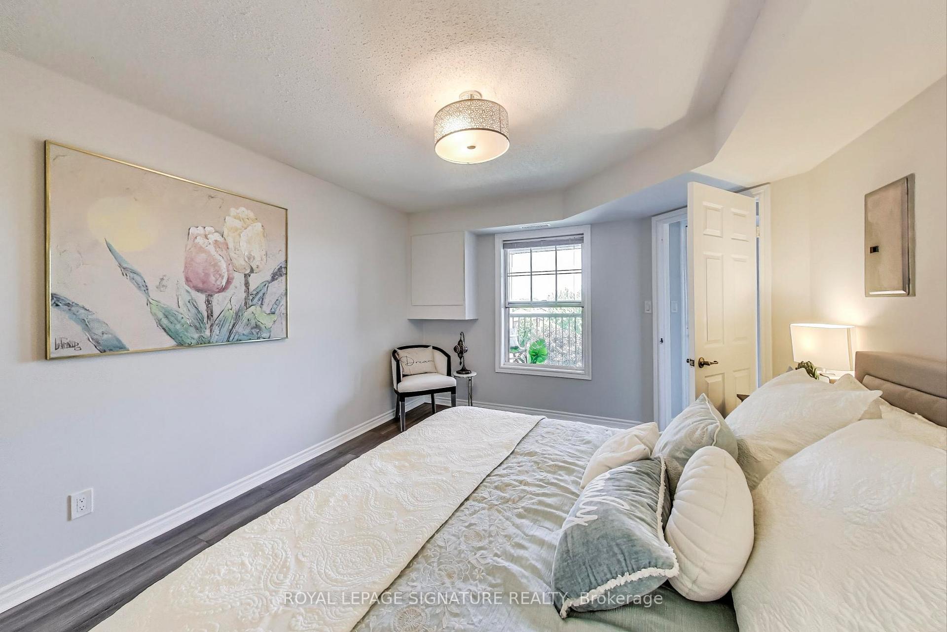 3 Bedrooms Condo at 1460 Bishops, Oakville For sale