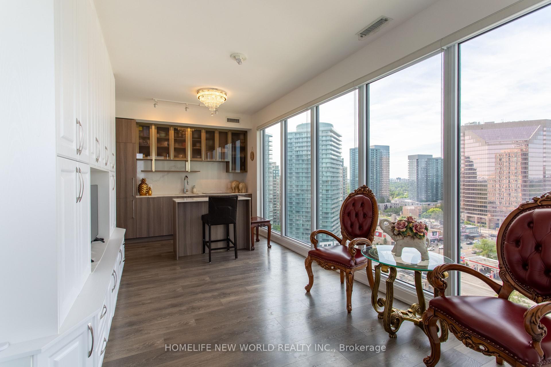 2 Bedrooms Condo at 15 Holmes, Toronto For sale